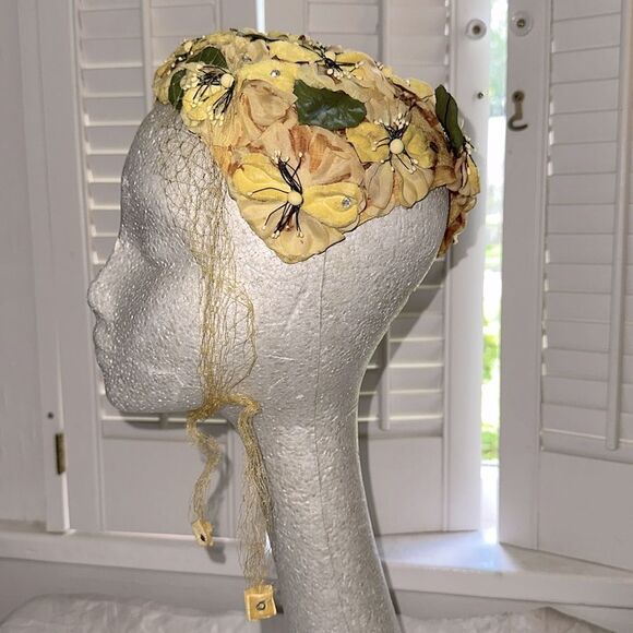 Vintage 50s/60s Yellow Floral Hat with netting that ties under chin - Picture 3 of 7